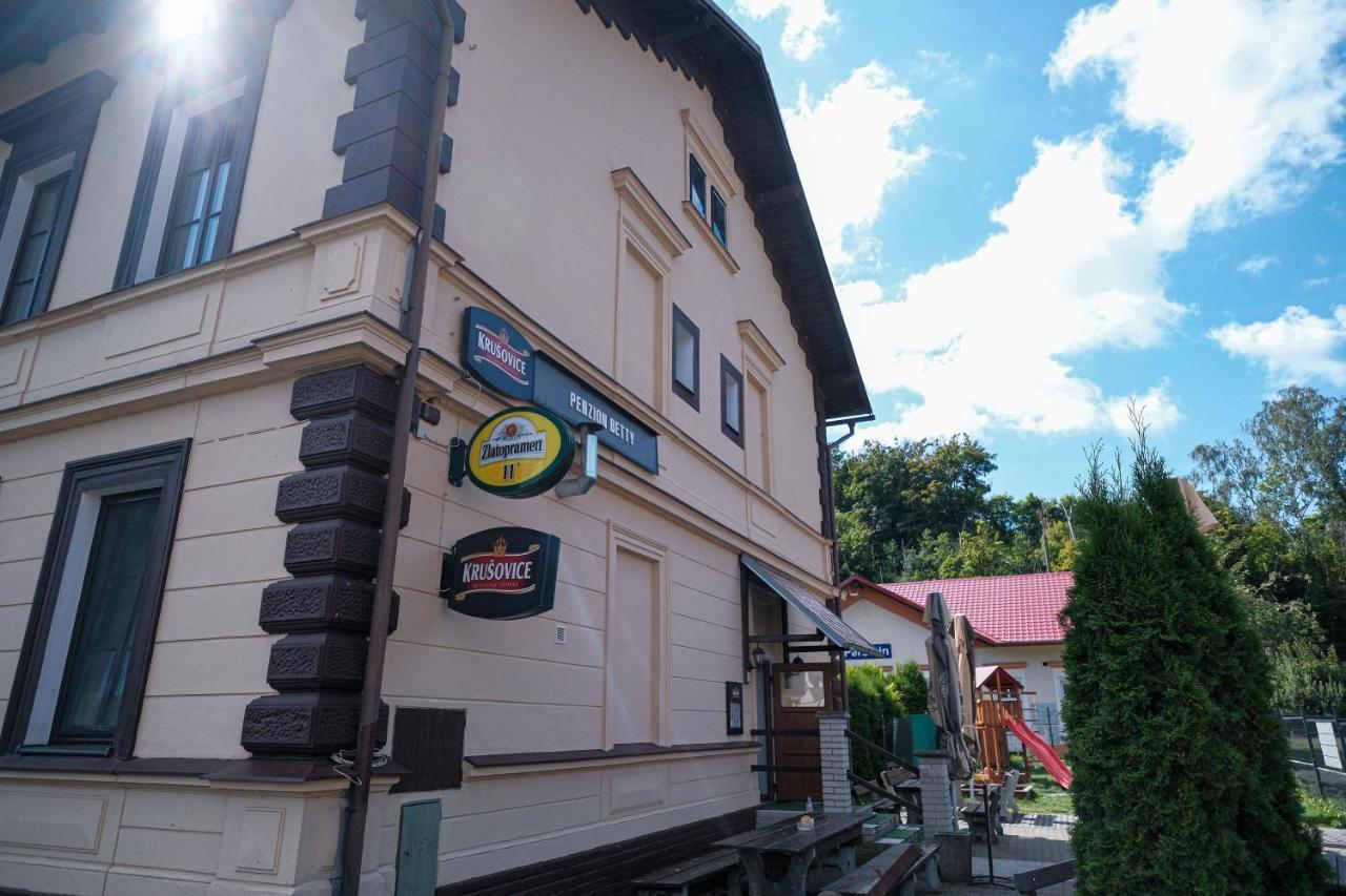 Penzion Betty Okounov Exteriör bild